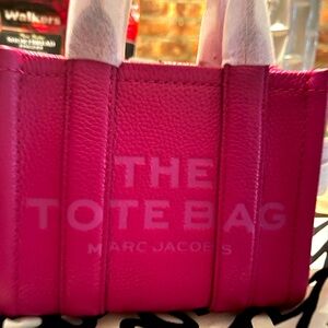 Mini Marc Jacob leather tote with strap, can be used as crossbody. Magenta pink!